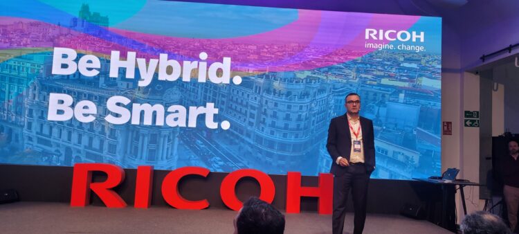 abordando los desafíos del trabajo híbrido en la era de la IA Ricoh-directortic-taieditorial