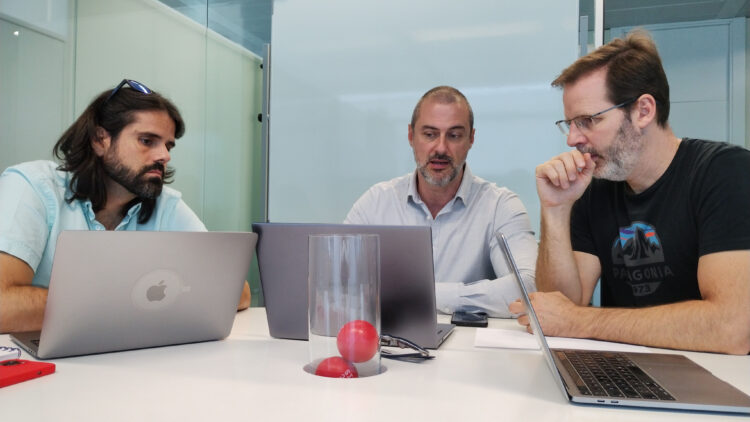 De izq a dcha Germán Jimenez, CTO de DruID; Alberto Valencia, CTO en Cartagon y Pedro Parellada, CEO de DruID-Directortic-taieditorial
