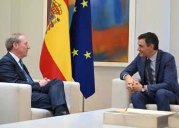 Brad Smith presidente de Microsoft y Pedro Sánchez presidente del Gobierno-directortic-taieditorial