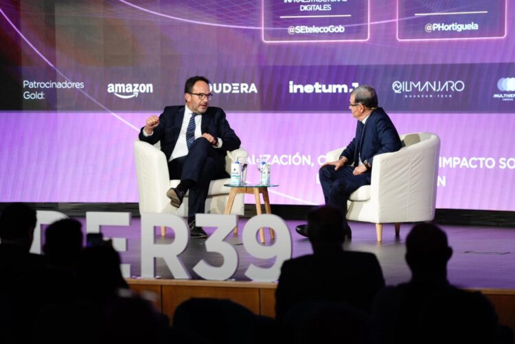 Antonio Hernando subraya en Santander “la colaboración público-privada” como clave para la digitalización de España