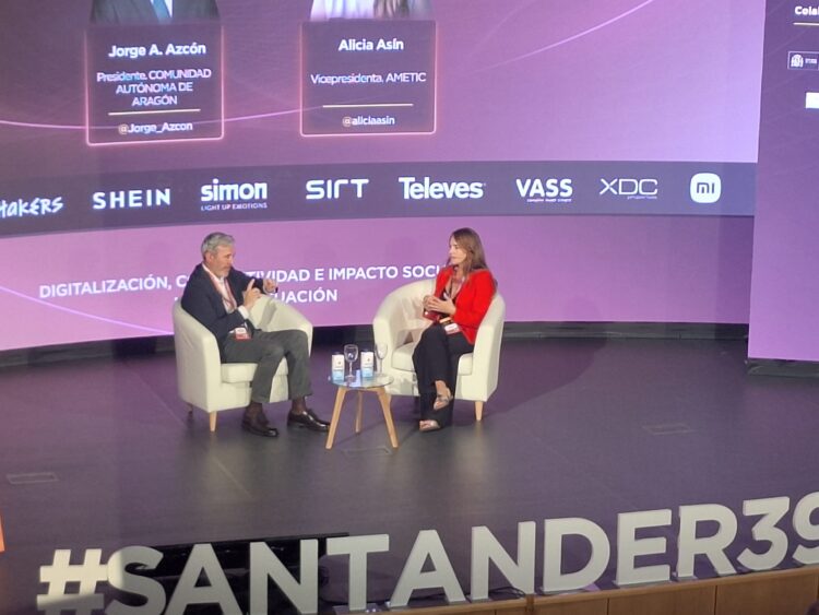 Jorge Azcón: “Lo que estamos haciendo en Aragón se puede hacer en España”