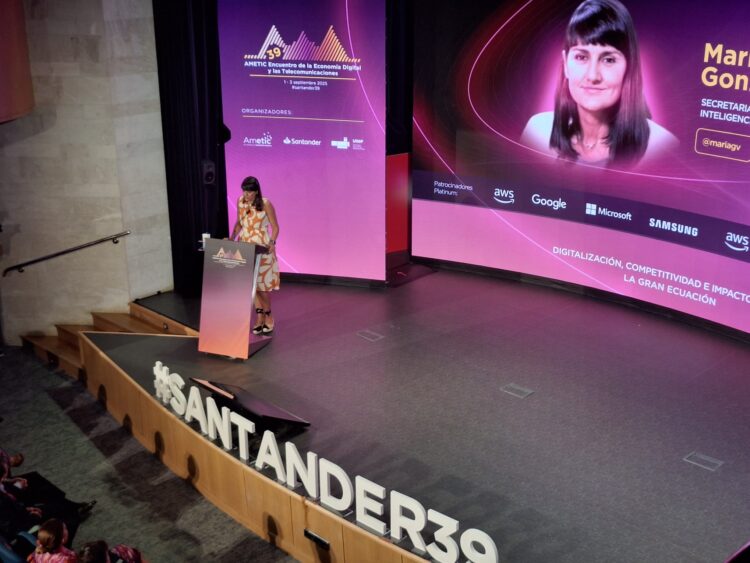 González Veracruz destaca en Santander “el papel estratégico de la digitalización” para el bienestar social y económico