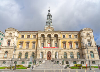 contratación pública de los ayuntamientos con IA-Directortic