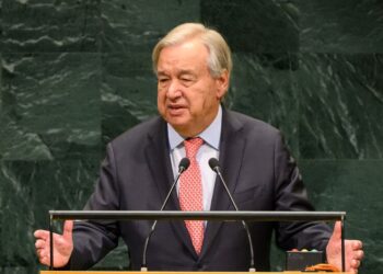 Antonio Guterres insta a gobernar la IA “antes de que nos gobierne a nosotros”